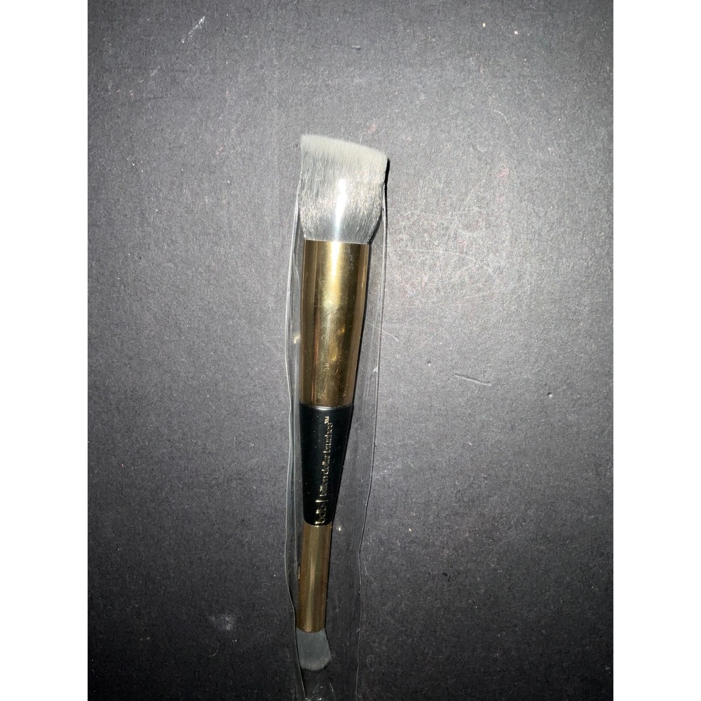 Billion Dollar Brushe Dual Ended Makeup Tool Flat Top Buffer Tapered Detail